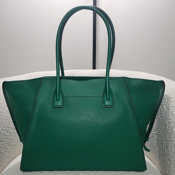 Gorgeous Emerald Michael Kors Purse - Picture 2 of 6
